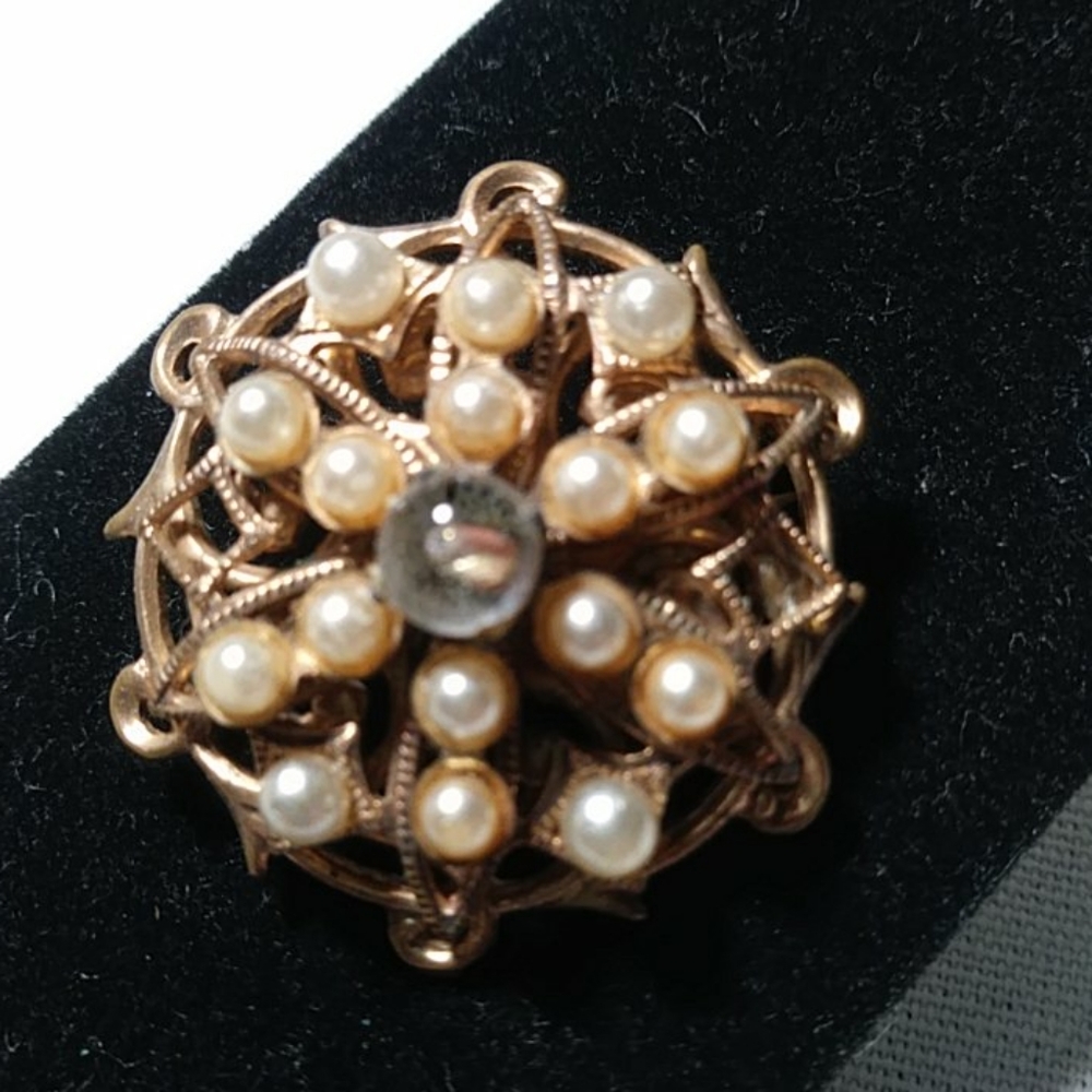 Vintage Gold Tone Pearl Brooch